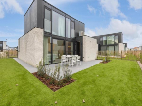 Villa in Lombardsijde by the sea